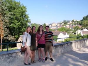 Overlook outside the Clos Lucé with students