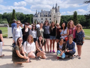 A group shot as we enter Chenonceau